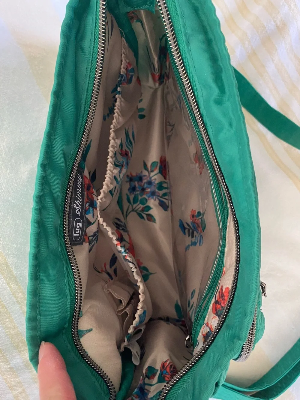 LUG | Kelly Green ☘️ Quilted Crossbody ~ 11”x 8.5”x 3” Medium - Picture 10 of 15
